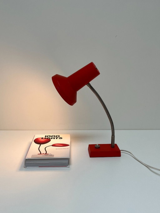 Space age table lamp in red with flexible metal arm