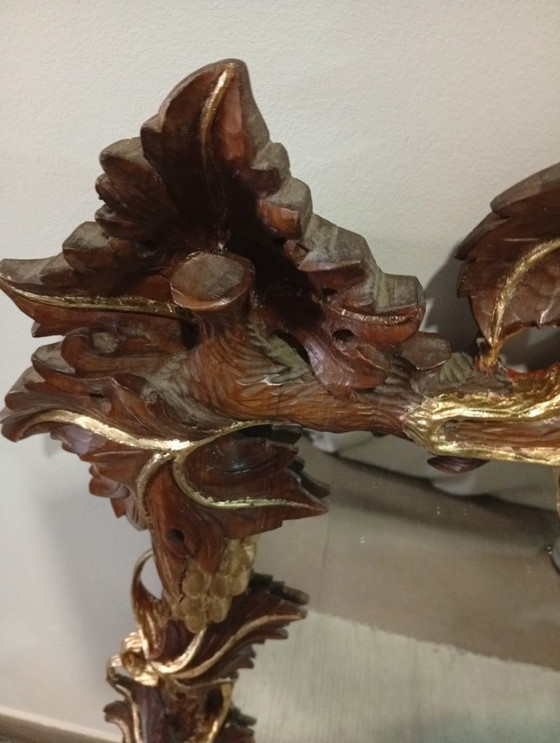 Image 1 of Belangrijke en spectaculair gebeeldhouwde wijnkelderspiegel