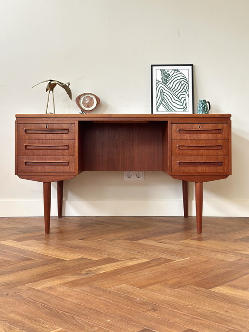 Vintage-Schreibtisch aus dänischem Teakholz, 1950er/60er/70er Jahre