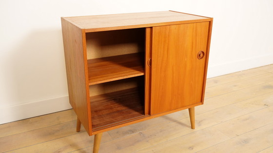 Image 1 of Vintage kastje met schuifdeuren | Audiomeubel | Teak
