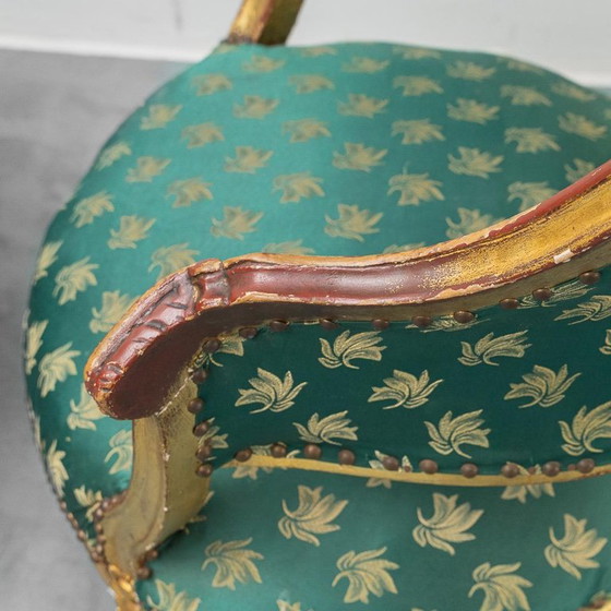 Image 1 of TWEE FAUTEUILS IN LOUIS XV-STIJL IN GOUD MET VINTAGE GROENE STOF