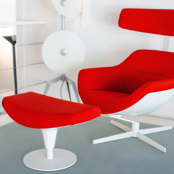 Image 1 of Poltrona girevole con pouf Cassina Auckland