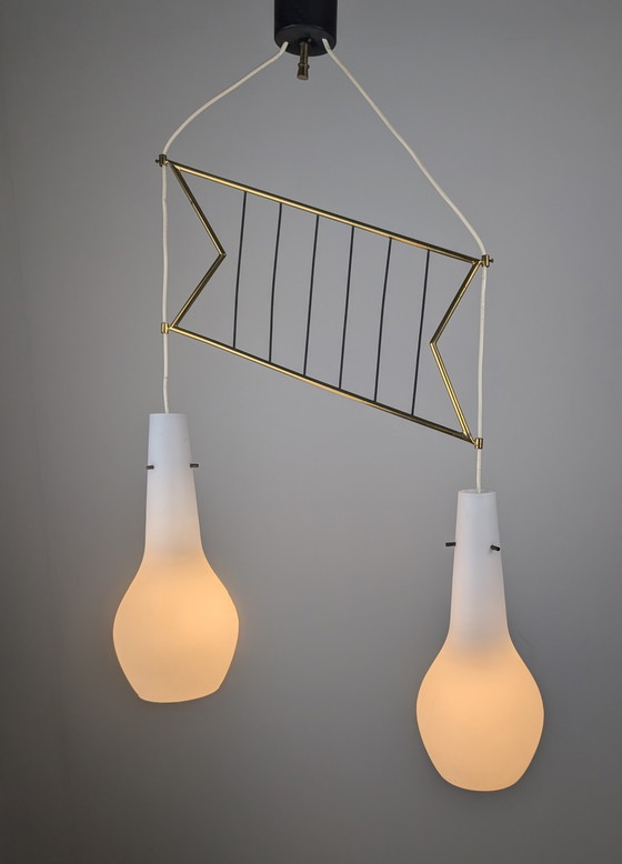 Image 1 of Lampada a sospensione italiana in opalino e ottone, stile Stilnovo, anni '50