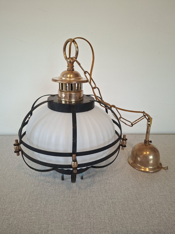 Image 1 of Bellissima lampada a sospensione in opalino e rame di metà secolo