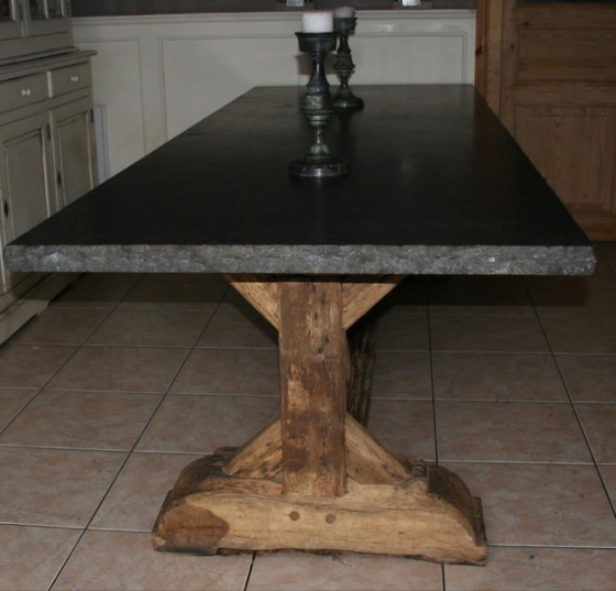 Tavolo con piano in pietra blu e base in rovere antico – Tavoli da pranzo, Legno (photo 6 of 9)