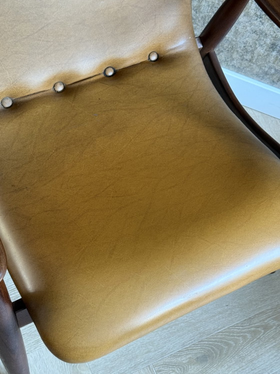 Image 1 of vintage fauteuil is een klassiek ontwerp van Louis van Teeffelen voor Wébé