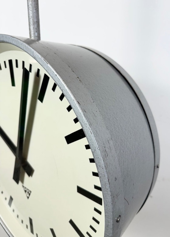 Image 1 of Grote industriële dubbelzijdige spoorweg- of fabrieksklok van Pragotron, jaren 60