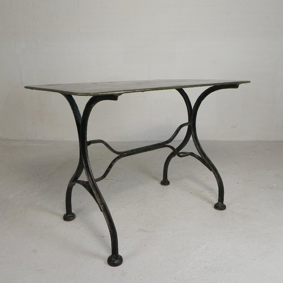 Image 1 of Table de bistro en acier, table de jardin à profil en T incurvé, années 1950