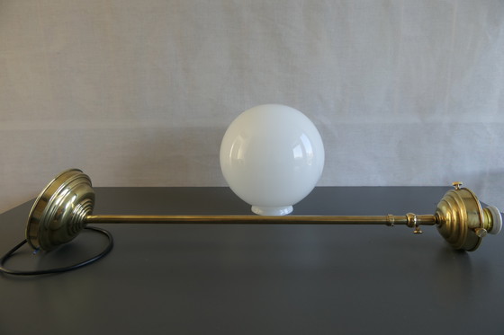 Image 1 of Art Déco – 3 lampade da scuola, lampadario a sospensione con vetro opalino e struttura in ottone - Altezza regolabile