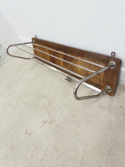 Garderobe aus der Mitte des Jahrhunderts