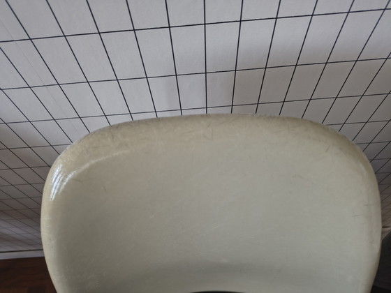 Image 1 of 3 x Eames Miller DSX stacking base fiberglass
