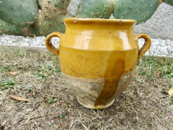 Raro vasetto per marmellata in terracotta smaltata gialla, proveniente dalla Francia sud-occidentale. (photo 5 of 12)