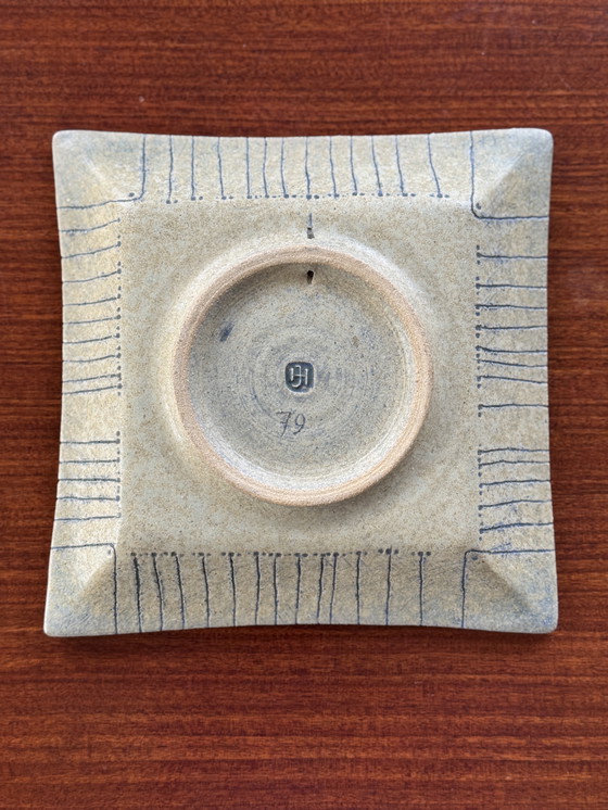 Image 1 of Handgemaakt vintage studio-keramiek bord jaren 70 – grafisch - wandbord