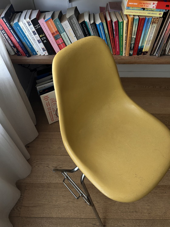 Image 1 of Set van 3 originele jaren 60 Fiberglass DSS Eames chairs