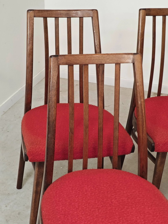 Juego de 4 sillas de comedor rojas de Antonin Suman para Interier Praha. – Wood, Mid Century Modern (photo 3 of 14)