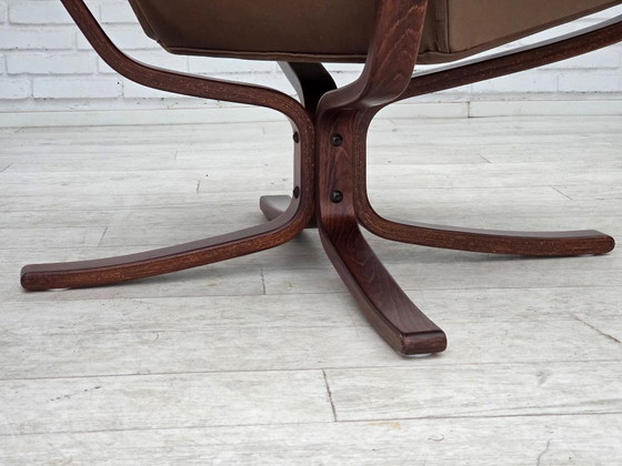 Image 1 of Années 1970, design norvégien de Sigurd Ressel, modèle de fauteuil lounge « Falcon ».