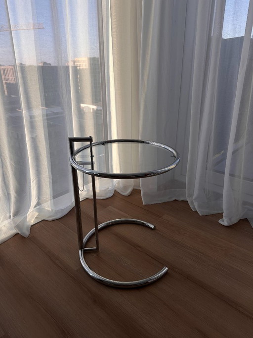 Table d'appoint réglable E 1027 par Eileen Gray – ClassiCon, bijzettafels, Glass, Metal (photo 2 of 6)