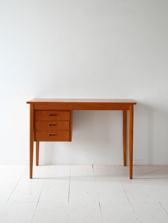 Image 1 of Bureau scandinave en teck avec trois tiroirs, années 1950/60