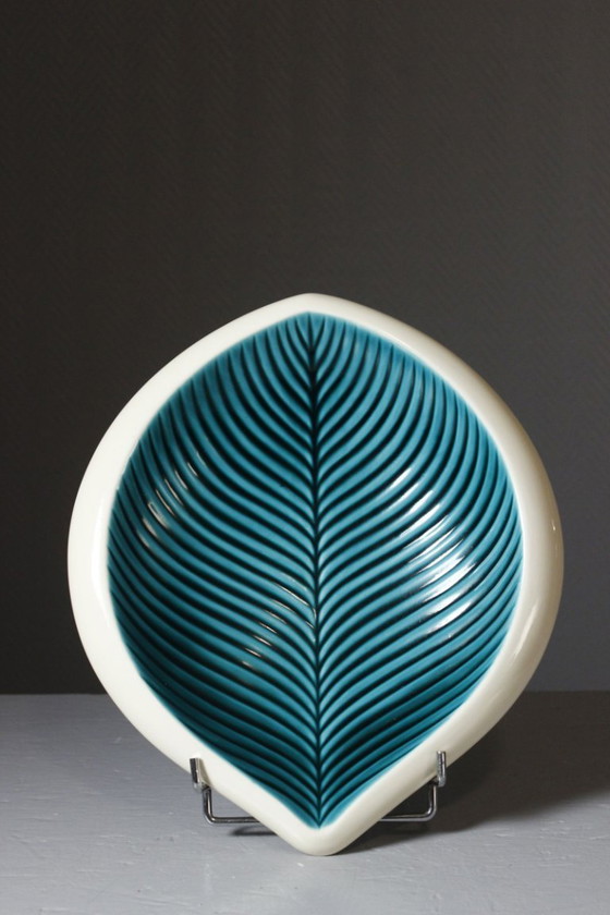 Image 1 of Verceram France - Large fruit bowl in the shape of a leaf, 1950s design