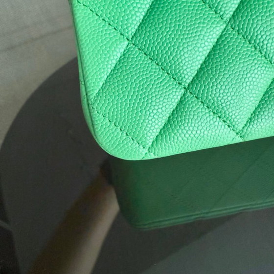 Image 1 of Chanel Classic Flap Medium - Caviar 25CM Gewatteerd Groen Goudkleurige Hardware Serie 27