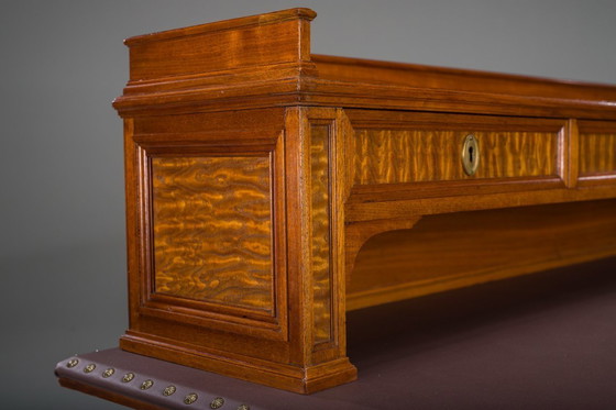 Image 1 of Wilhelmine Sekretär in Nussbaum & Edelholzfurnier mit Lederplatte