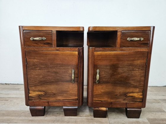 Image 1 of Art Deco nachtkastjes in walnoothout en messing.