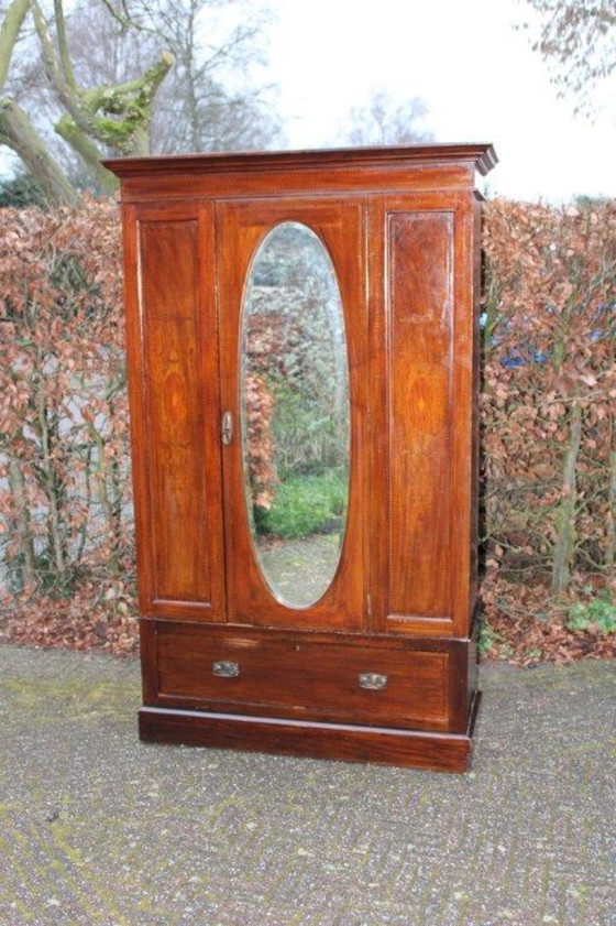 Image 1 of Armadio vintage in legno (anni 30-40) armadio per ragazze