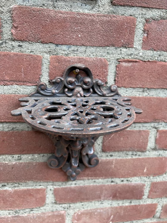 Image 1 of Consola de hierro fundido con cara decorativa