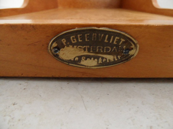 Image 1 of Mostrador antiguo con vitrina de tienda.