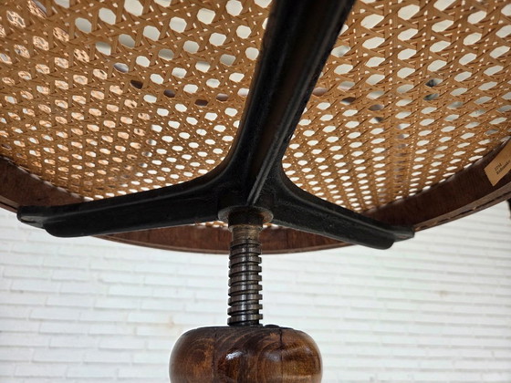 Années 1950, fauteuil pivotant, bois courbé, tissu d'ameublement en maille. – Chaises pivotantes, Metal (photo 9 of 15)