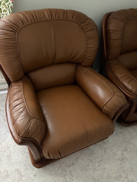 Deux Fauteuils En Cuir En Bon État – Sofas, Leather, Wood (photo 2 of 5)