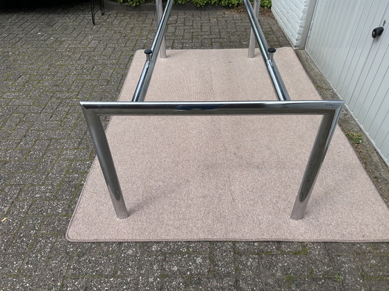 Image 1 of Ensemble de salle à manger Hülsta D2 – table à manger en verre avec 4 chaises en cuir noir à piètement luge
