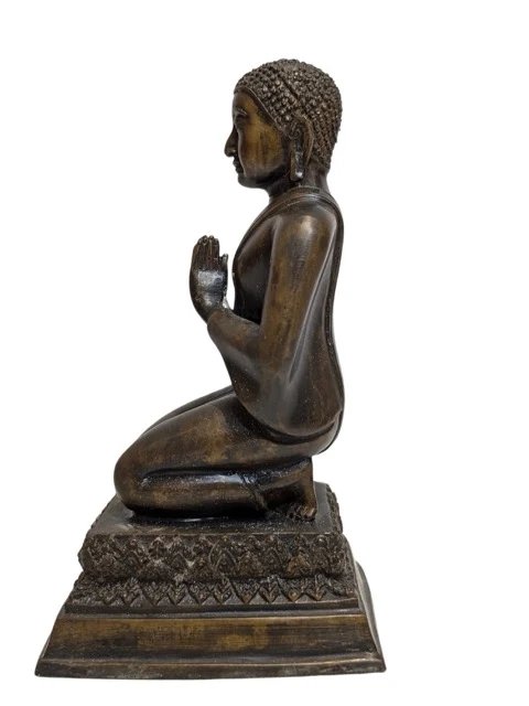 Kniender Bronze-Buddha in Anjali Mudra – Burma, 18.-19. Jahrhundert – Bildhauerei (photo 5 of 11)