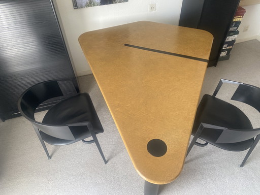 Table Castelijn kite avec 2 chaises. Collection à Oss