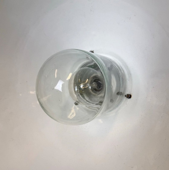Image 1 of Industriële fabriekswandlamp met zwarte emaille kap, jaren 60