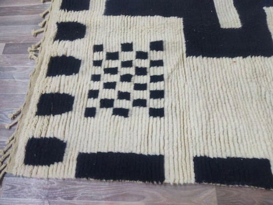 Image 1 of Alfombra bereber hecha a mano en lana tradicional blanca y negra, tamaño 150/250 cm.