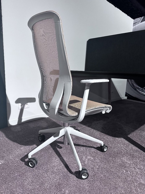 Image 1 of Bureaustoel Narbutas