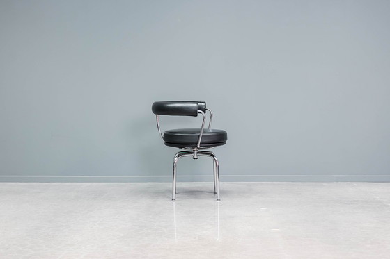 Image 1 of Sgabello LC7 di Corbusier