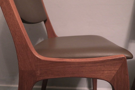 Image 1 of Coppia di sedie da pranzo Korup Stolefabrik in teak massello e pelle, Danimarca, anni '60