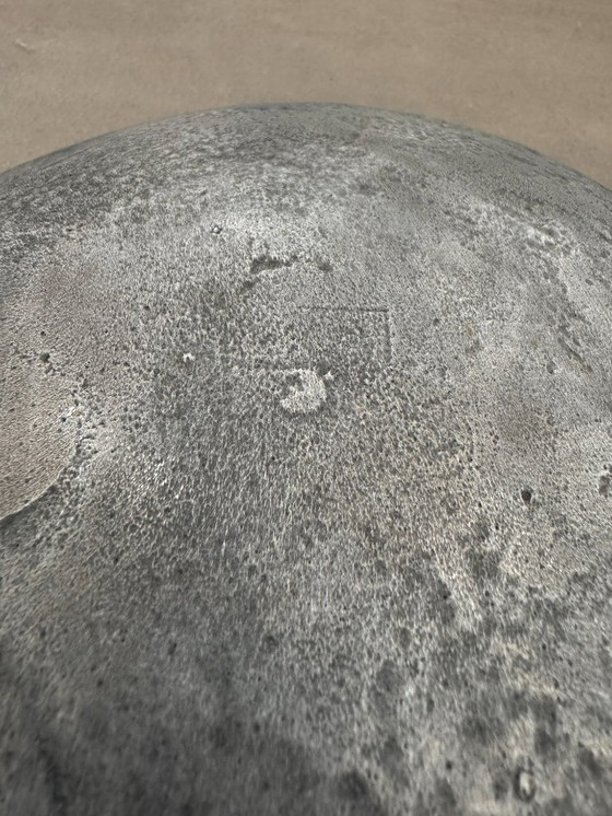 Image 1 of Schmuckschale/Aschenbecher aus Metall im brutalistischen Design, signiert vom Kykladischen Kunstmuseum
