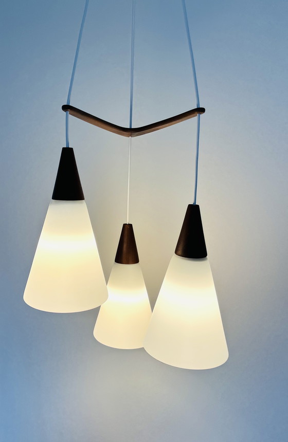 Image 1 of Louis Kalff - Philips - Calici opalini e pendente boomerang in teak