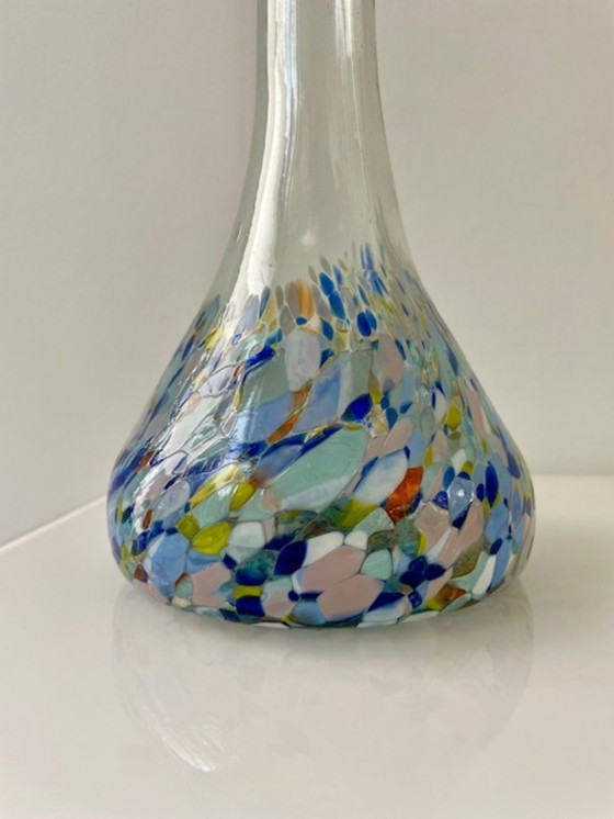 Image 1 of Mundgeblasene Designer-Karaffe mit buntem Konfetti-Effekt
