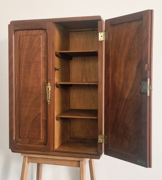 Image 1 of Ambachtelijke kast uit de jaren 50 - Massief mahonie en messing beslag