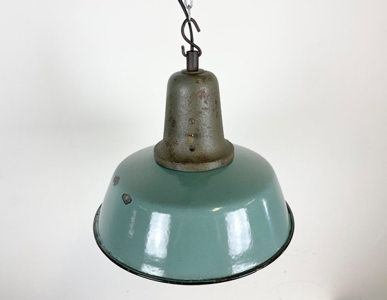 Image 1 of Industrielle Fabriklampe mit emaillierten Produkten und gusseisernem Aufsatz, 1960er Jahre