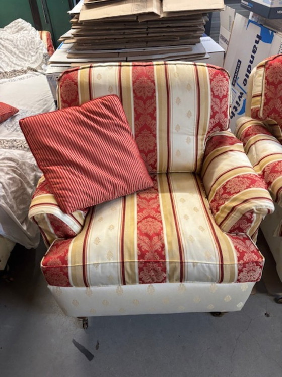 Image 1 of Divano a 3 posti, 2 poltrone e pouf, realizzati a mano in stile inglese.