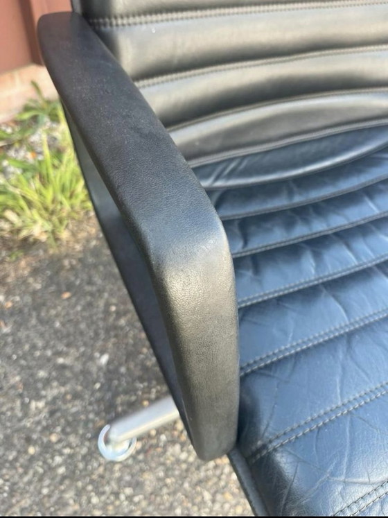 Image 1 of Eurosit Bürostuhl, schwarzes Leder, Metallgestell