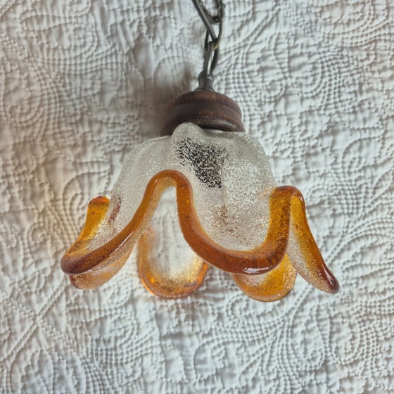 Vintage flower Pendant lamp in textured glass with amber rim and wood, Brown (photo 6 of 6)