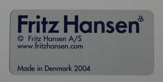 Image 1 of Fritz Hansen, B425, ronde tafel Ø 120 cm, stalen poten