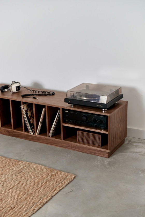 Image 1 of Mobile in vinile color noce O-S09