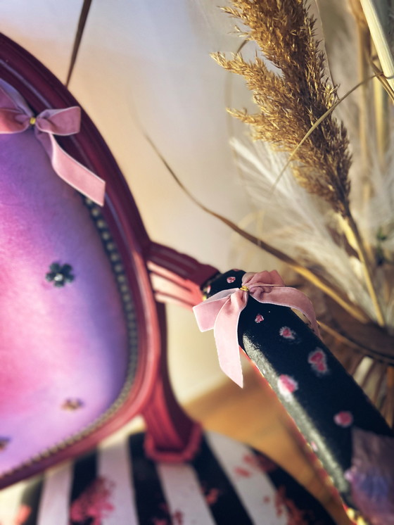 Image 1 of Fauteuil rénové pour petite fille